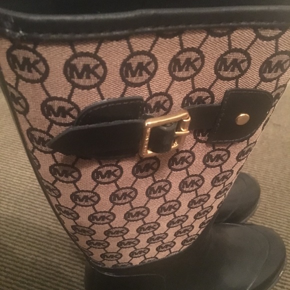MK rain boots size 7. - Picture 2 of 2